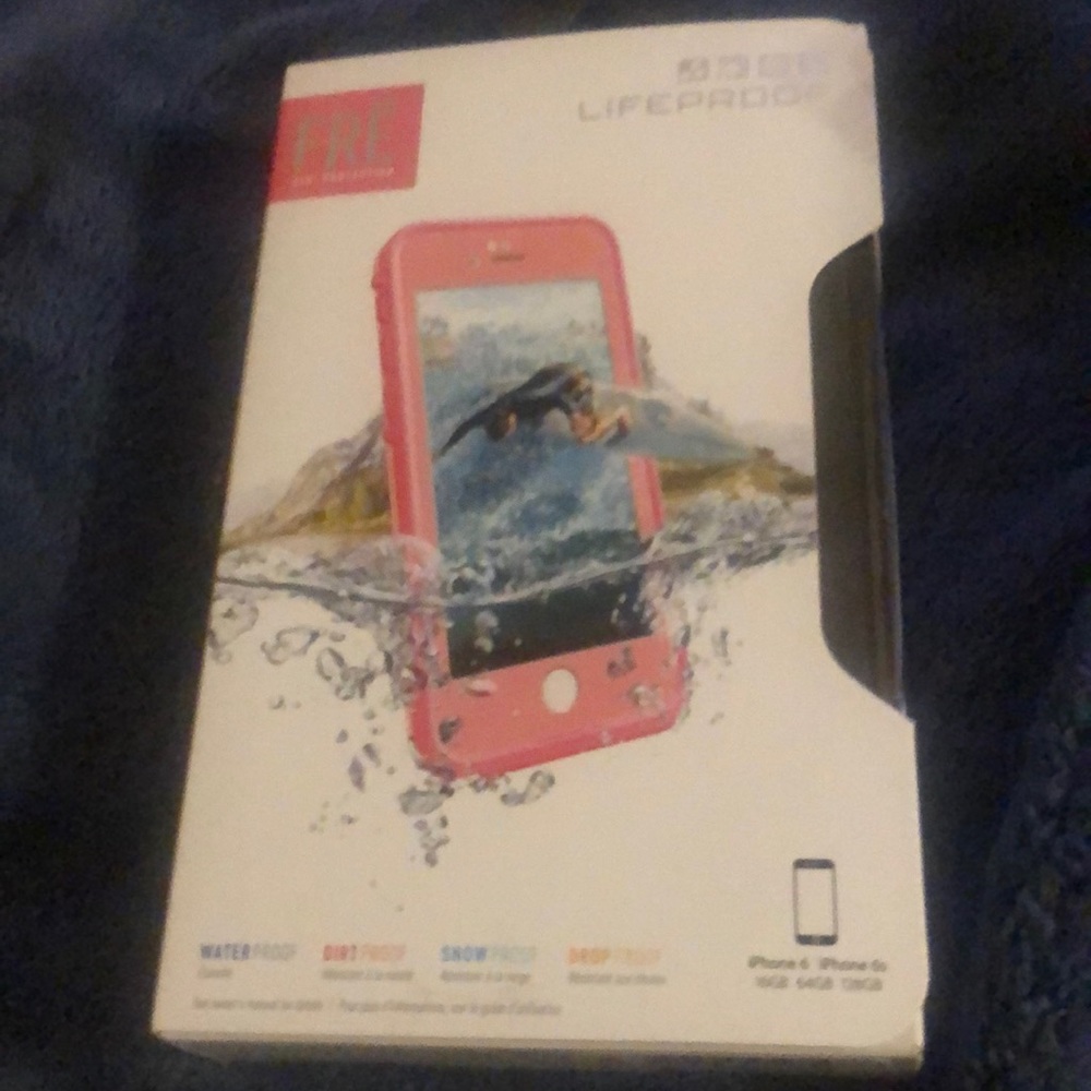 Light pink- lightly used- perfect condition in original case